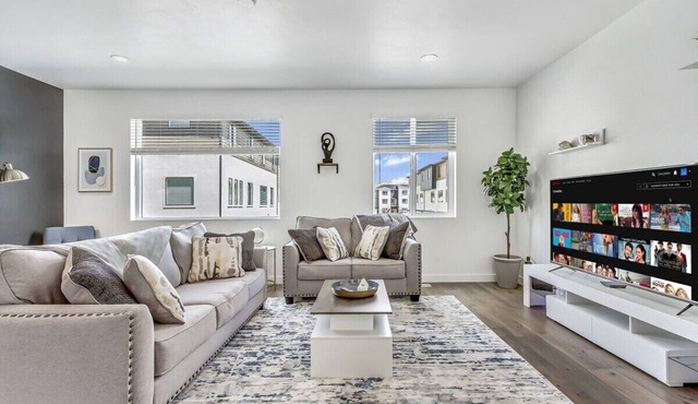 Luxury and Comfort for an affordable rate! Close to Shopping in American Fork