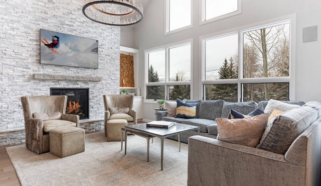 Luxury Arrowhead Home with A/C - Private Hot Tub, Game Room, Beautifully Remodeled