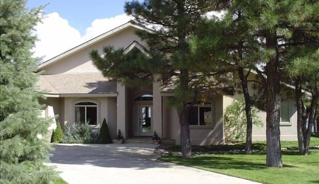 Luxury Edgewater Lakehouse