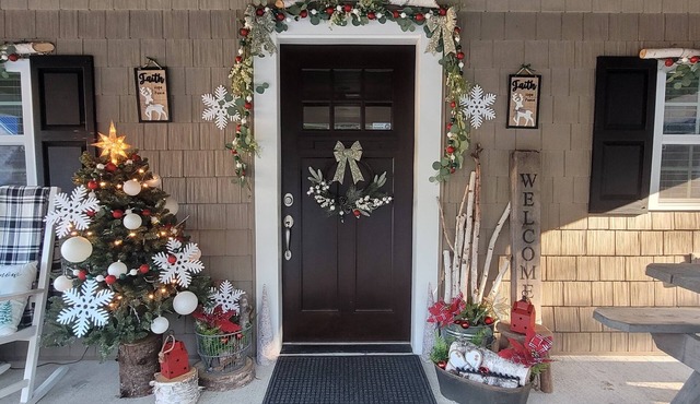 Luxury Riverside Lodging cozy comfort in Abbot Maine 15 mins to Moosehead Lake in Abbot