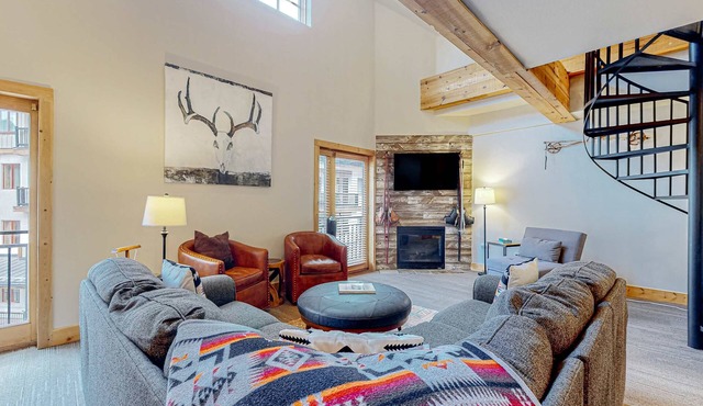 Majestic Alpine Retreat - Walk to Lifts & Town