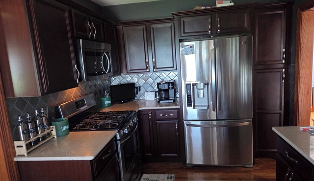 Majestic beach front lake home in Ashtabula-Min from GOTL in Ashtabula