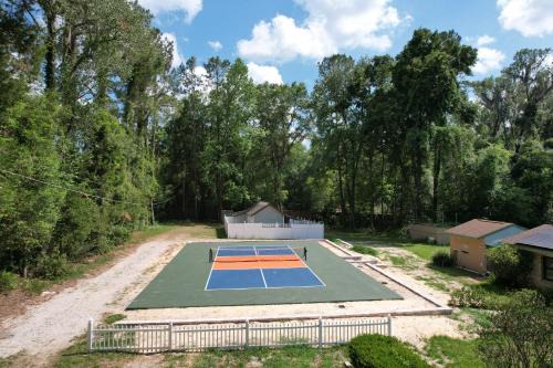 Majestic house with swimming pool in Gainesville