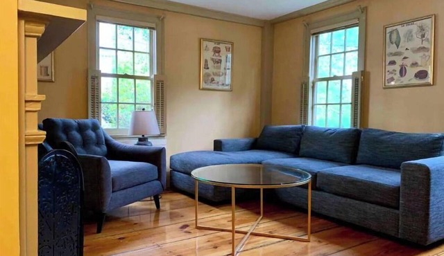 Maple Suite- Private Ground Floor Apartment in front of Smith College in Northampton