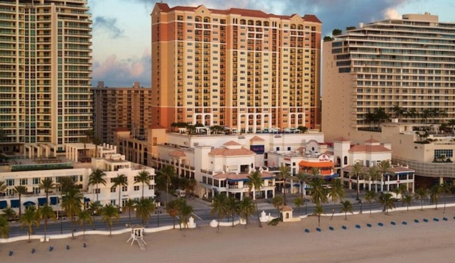 MARRIOTT'S BEACH PLACE TOWERS Studio Sleeps 4