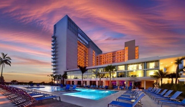 Marriott's Crystal Shores - Luxurious 2 Bedroom Condo, Beachfront Resort