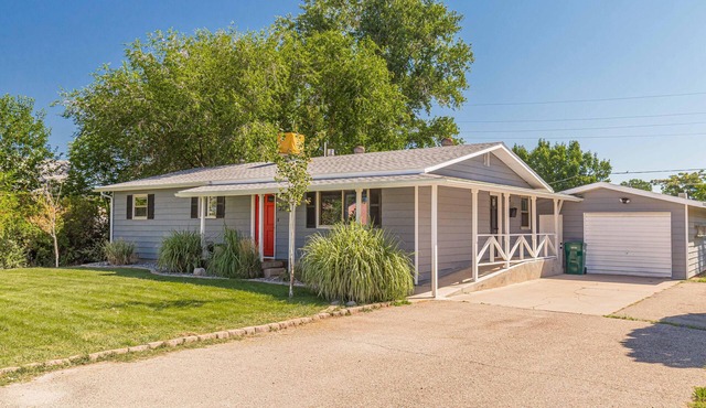 Mesa Manor: Comfortable & Modern Family Retreat