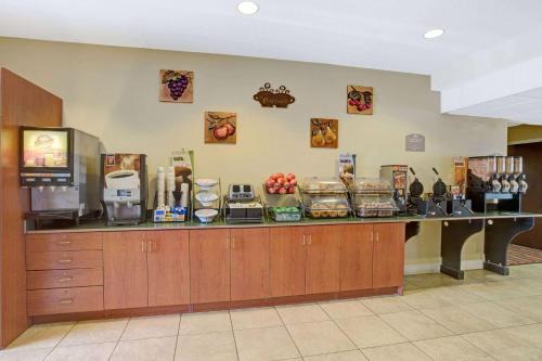 Microtel Inn & Suites by Wyndham Bushnell in Bushnell