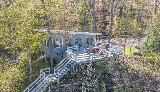 Mid- Century Modern: Exclusive Lakefrtont Getaway in West Olive