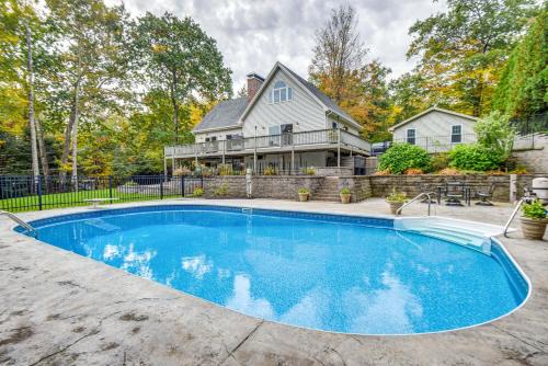 Milton Hidden Gem w/Pool, Hot Tub & Fireplace! in Milton