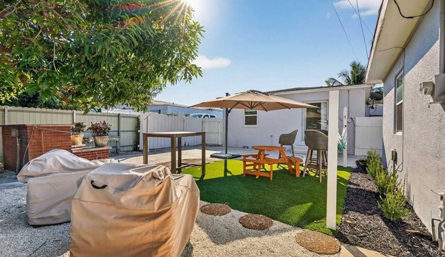 Minutes to Beach Dog Friendly BBQ Patio in West Palm Beach