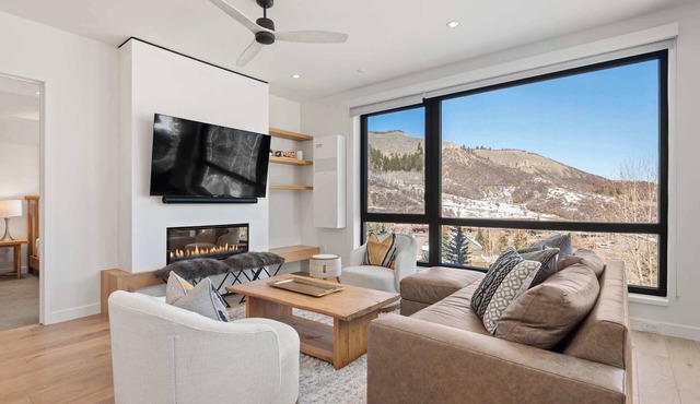 Modern 2 bd 2 ba Ski in & Ski out Condo in Base Village