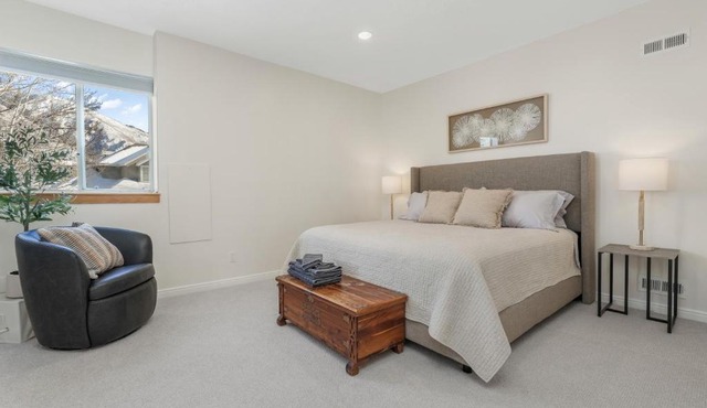Modern 2BR Mountain Escape King Bed Sleep 6