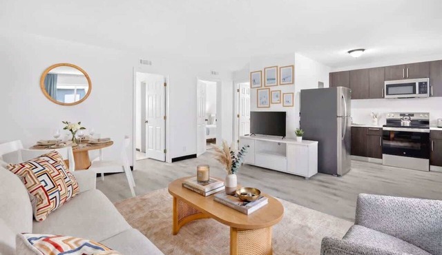 Modern 2BR Near Beach, Airport & Las Olas