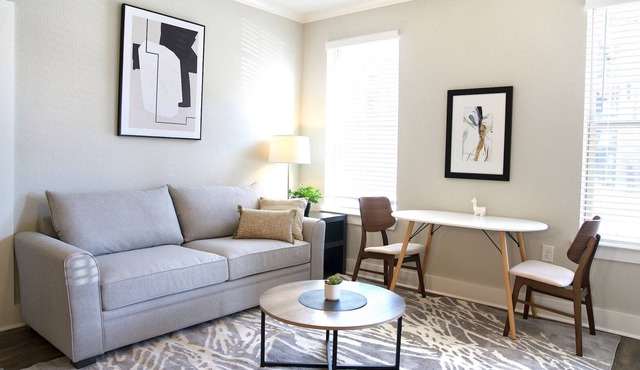 Modern Apartment in Prime Location (ID2045X42)