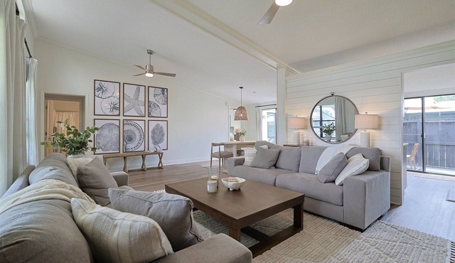 Modern Coastal 2 bed 2 bath villa, pet friendly, 2 miles from beach in New Smyrna Beach
