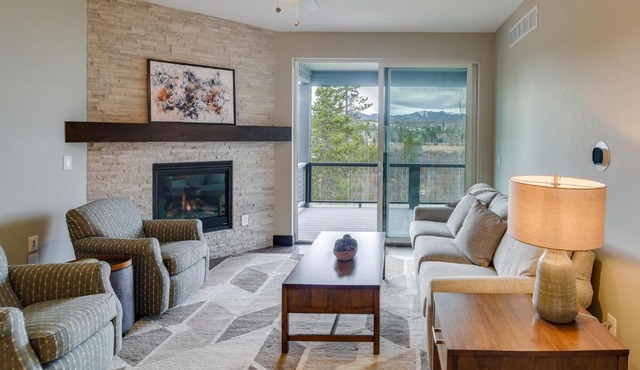 Modern Fraser Townhome with River Views Near Skiing! in Fraser