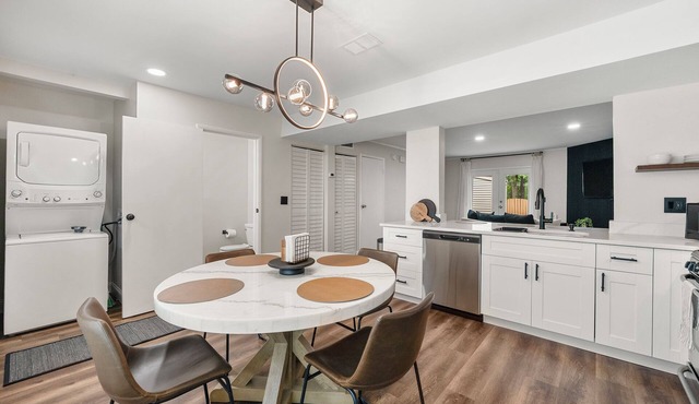 Modern Home mins from Truist Park in Smyrna