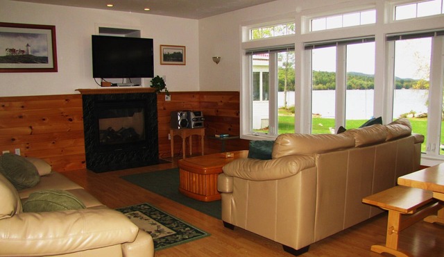 Modern Lakefront 4 Bdrm, 3 Bath, Home Close To Meredith Center, Beautiful Views in Meredith