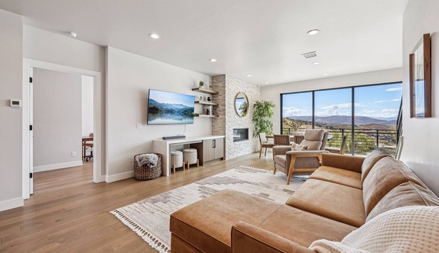 Modern Mountain Luxury with Breathtaking Views