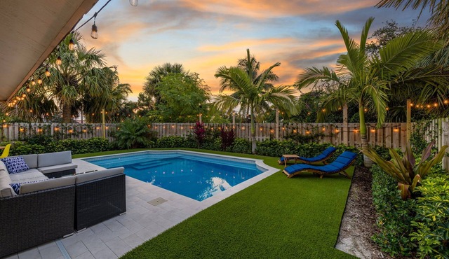 Modern Romantic Tropical Poolside Retreat! in West Palm Beach