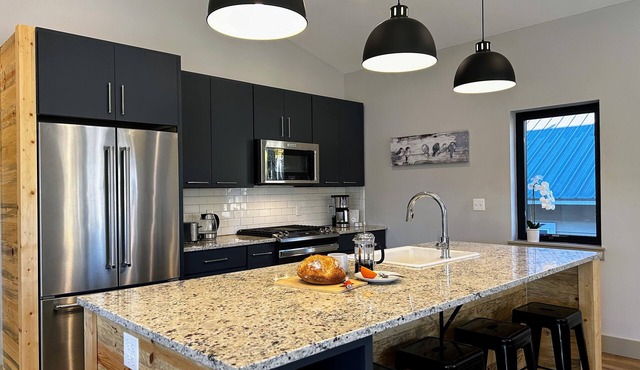 Modern Spacious Home, New Build, AC
