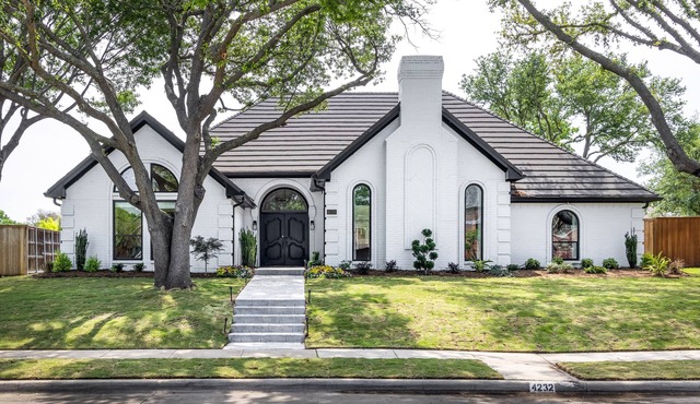 Modern, Spacious Pool Home in Plano in Plano