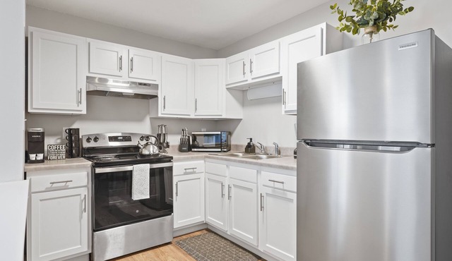 Modern & Stylish 2BD, 1BA Retreat in Downtown Springfield Medical District! in Springfield