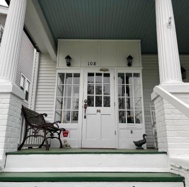 Moontide - Impecable Historic Home in Downtown Cape Charles! in Cape Charles