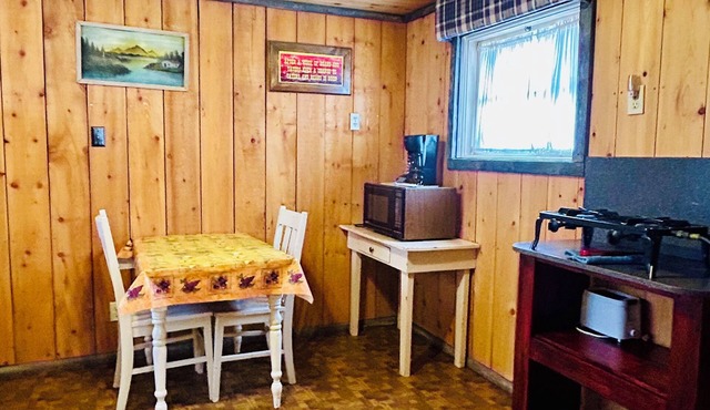 Moore's Old Pine Inn