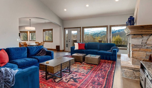 Moose Mgmt at 2505: 5 BR-Sleeps 14-Pvt Hot Tub, Views! Grill, Parking