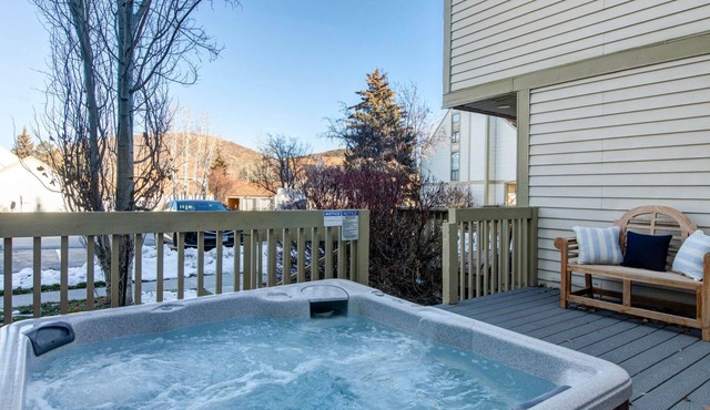 Moose Mgmt – Pvt Hot Tub | Free Shuttle | Sleeps 8