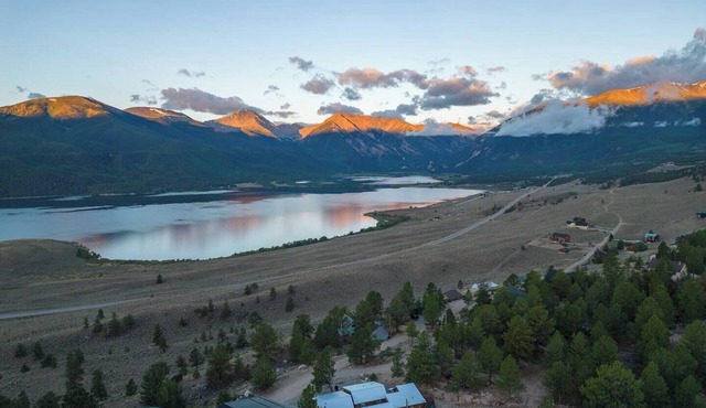 Mountain Cabin with Lake Access and BBQ