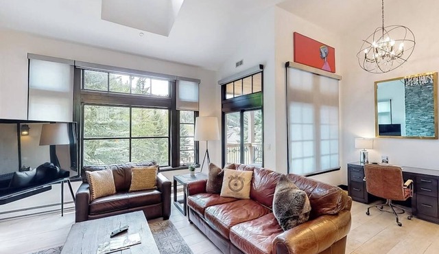 Mountain Condo with Free WiFi, Wood Fireplace & Washer/Dryer
