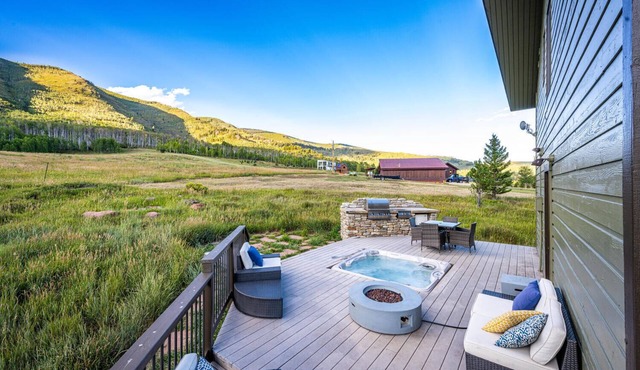 Mountain escape near Ruedi with spa and views