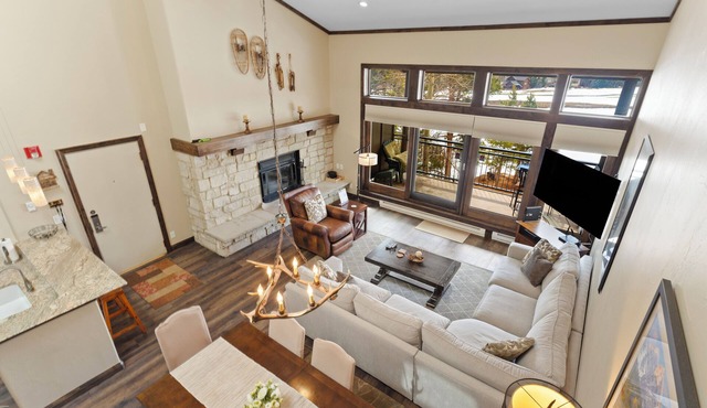 Mountain & Golf Course Views, & Minutes to Ski Lifts! PET FRIENDLY!