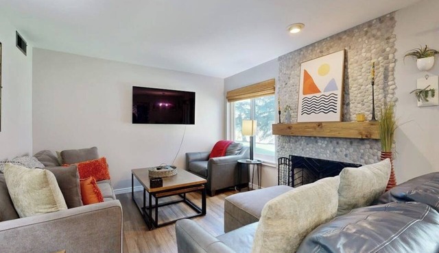Mountain-view condo with outdoor pool, fireplace, patio, pool table & W/D