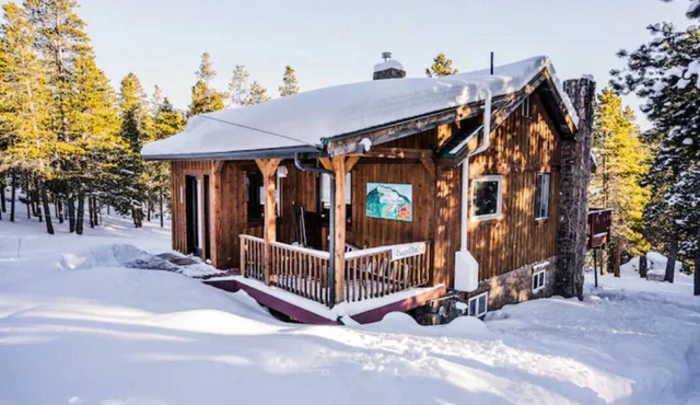 Mountain Views, Huge Deck, Fireplace & Jetted Tub