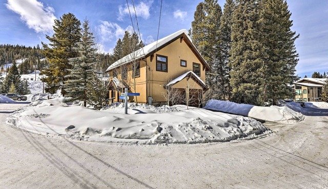 Mountainside Winter Park Ski Home w/Hot Tub