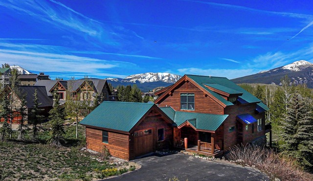 Mt CB Log Home | 4 Bedroom | Game Room | Hot Tub | Gas Grill| Mtn Views