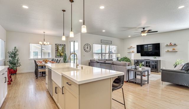 Mtn-View Utah Gem w/Home Office