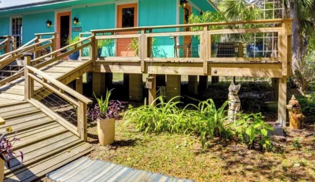 Nature lover’s cottage Kayak or relax on Mitchell Creek -3 miles to Apalachicola