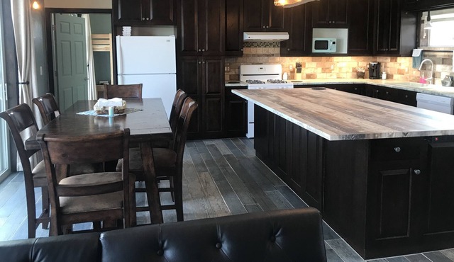 New 3 Bed, 2 Bath Cabin in Scenic Indianola Valley