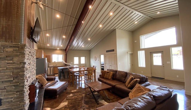 ★NEW 4BD House/Trailer Parking🚗/Corral/Pets OK🐶