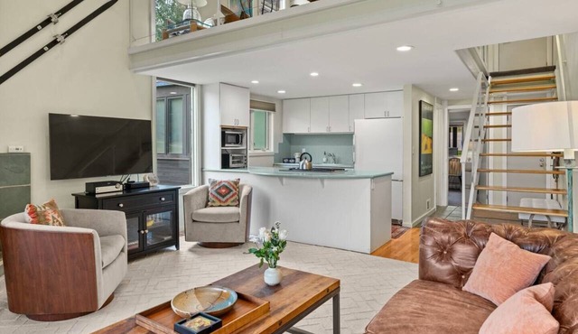 New! Charming Retro Snowmass Home | Vaulted Ceilings, Loft & Hot Tub