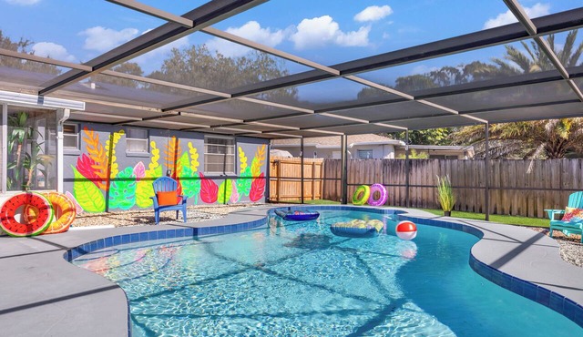 NEW fully renovated Cocoa house! Pool! Jacuzzi! Firepit! Gameroom!
