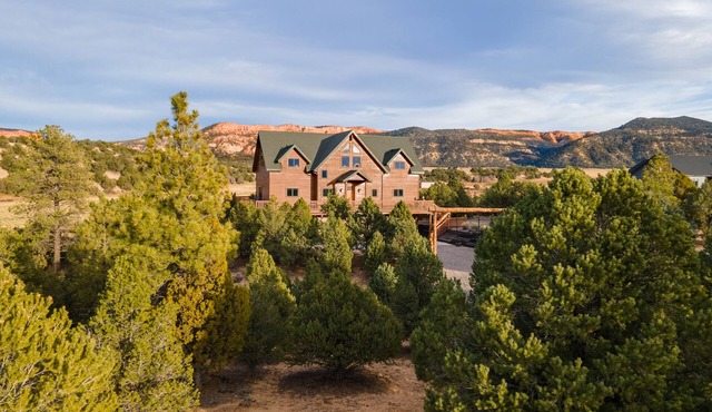 New Listing! Bryce Luxury Lodge in Hatch