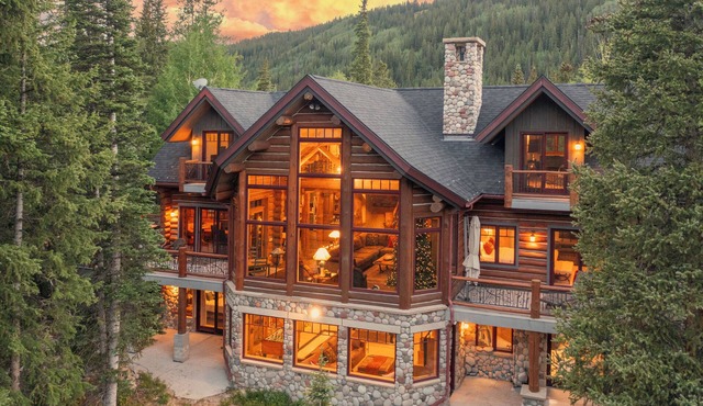 NEW LISTING! Luxury log home, nearby shuttle, hot tub, game tables, several sound systems, views!
