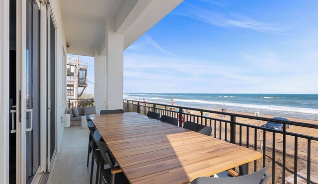 New Smyrna Modern Beach House 5 bedrooms, 3 bathrooms in New Smyrna Beach