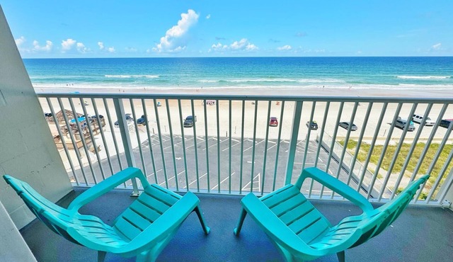 NEW! Stunning Ocean Front Studio Private Balcony in Daytona Beach